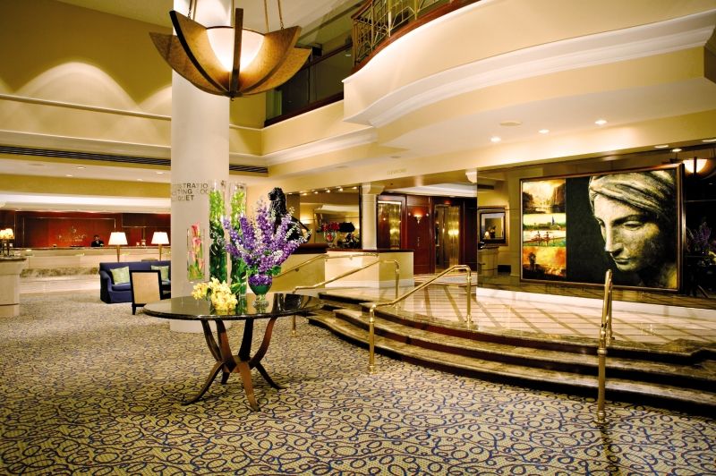 Renaissance Angeles Airport Hotel