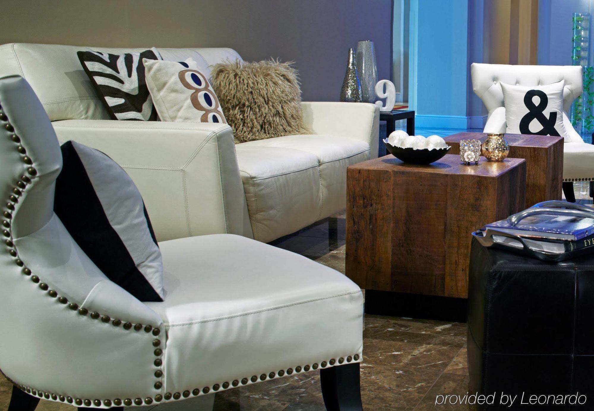 Renaissance Angeles Airport Hotel 4*